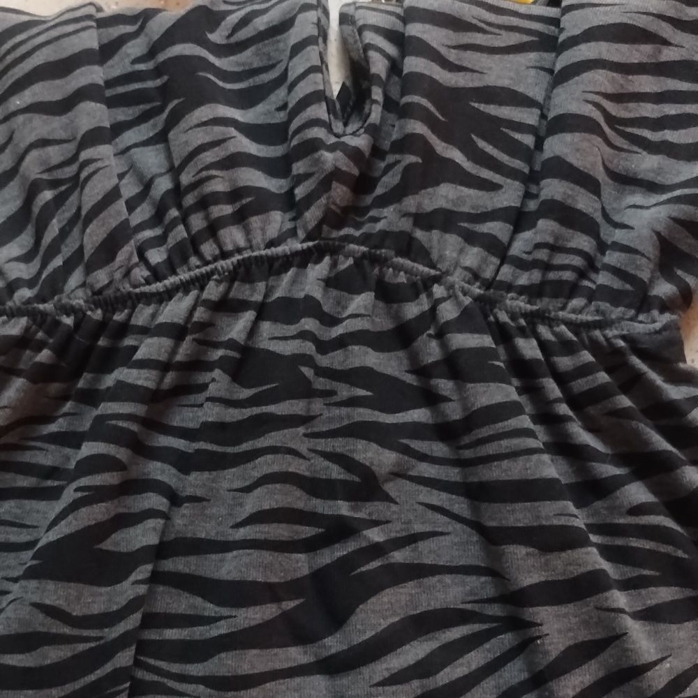 V-neck Zebra Striped Casual Dress, Great Throw On and Go! - Picture 5 of 7